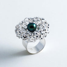 Carica l'immagine nel visualizzatore di Gallery, Anello Intreccio Rotondo con Perla