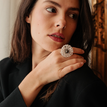 Carica l'immagine nel visualizzatore di Gallery, Anello Intreccio Rotondo con Perla
