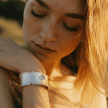 Carica l'immagine nel visualizzatore di Gallery, Bracciale alla schiava Venere con Topazio