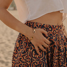 Carica l'immagine nel visualizzatore di Gallery, bracciale dorato occhio di tigre