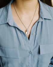 Carica l'immagine nel visualizzatore di Gallery, Collana con Pendente Iris Duo
