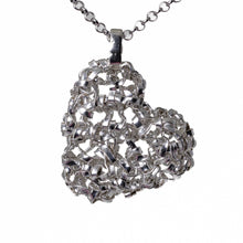 Carica l'immagine nel visualizzatore di Gallery, Collana con Pendente Intreccio Cuore Mini