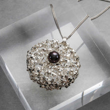 Carica l'immagine nel visualizzatore di Gallery, Collana con Pendente Intreccio rotondo grande con Perla