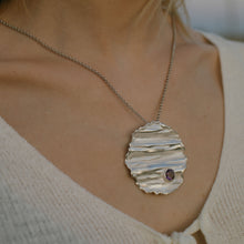 Carica l'immagine nel visualizzatore di Gallery, Collana con Pendente Onde rotondo