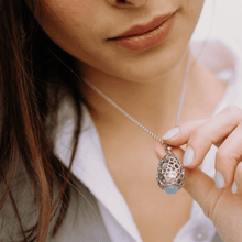 Carica l'immagine nel visualizzatore di Gallery, Collana con Pendente Ovetto Bollicine