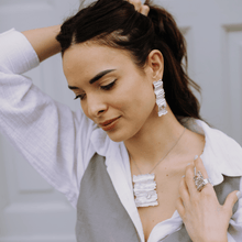 Carica l'immagine nel visualizzatore di Gallery, Orecchini rettangolari Onde