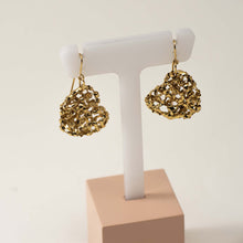 Carica l'immagine nel visualizzatore di Gallery, Orecchini Intreccio Cuore