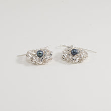 Carica l'immagine nel visualizzatore di Gallery, Orecchini Intreccio Tondi con Perla