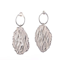 Carica l'immagine nel visualizzatore di Gallery, Orecchini ovali Onde