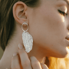 Carica l'immagine nel visualizzatore di Gallery, Orecchini ovali Onde