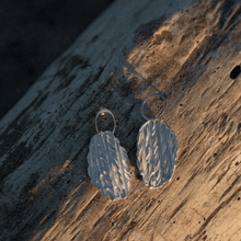 Carica l'immagine nel visualizzatore di Gallery, Orecchini ovali Onde