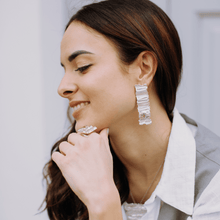 Carica l'immagine nel visualizzatore di Gallery, Orecchini rettangolari Onde
