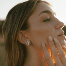 Carica l'immagine nel visualizzatore di Gallery, Orecchini Intreccio Tondi con Zaffiri arancio