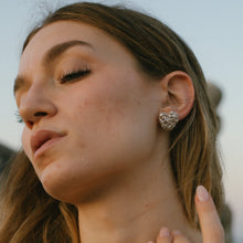 Carica l'immagine nel visualizzatore di Gallery, Orecchini Intreccio Cuore a lobo