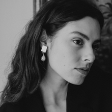 Carica l'immagine nel visualizzatore di Gallery, Orecchini Apollo a maglia grande con perla barocca