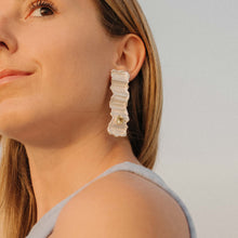 Carica l'immagine nel visualizzatore di Gallery, orecchini rettangolari onde