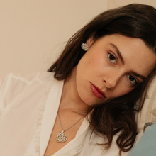 Carica l'immagine nel visualizzatore di Gallery, Collana con Pendente Intreccio Cuore Mini