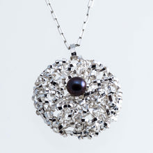 Carica l'immagine nel visualizzatore di Gallery, Collana con Pendente Intreccio rotondo grande con Perla