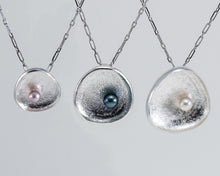 Carica l'immagine nel visualizzatore di Gallery, Collana con Pendente Venere triangolare