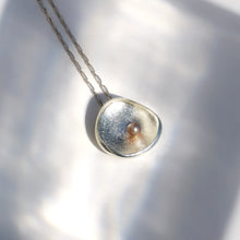 Carica l'immagine nel visualizzatore di Gallery, Collana con Pendente Venere triangolare