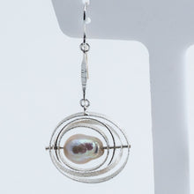Carica l'immagine nel visualizzatore di Gallery, Orecchini Orbite Cinetici con perle
