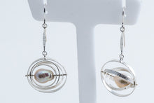 Carica l'immagine nel visualizzatore di Gallery, Orecchini Orbite Cinetici con perle
