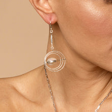 Carica l'immagine nel visualizzatore di Gallery, Orecchini Orbite Cinetici con perle