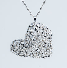Carica l'immagine nel visualizzatore di Gallery, Collana con Pendente Intreccio Cuore
